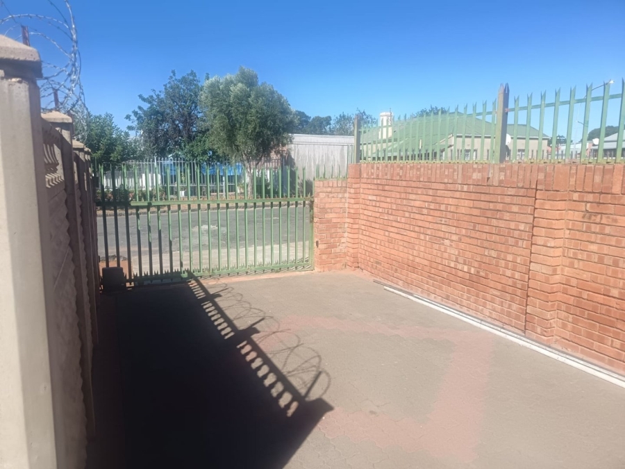 4 Bedroom Property for Sale in Beaconsfield Northern Cape